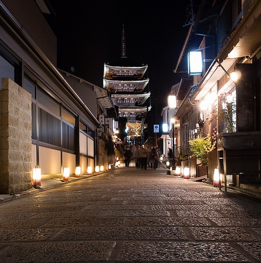 東山花灯路